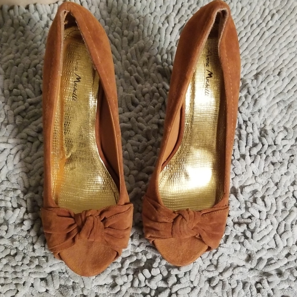 Suede pumps